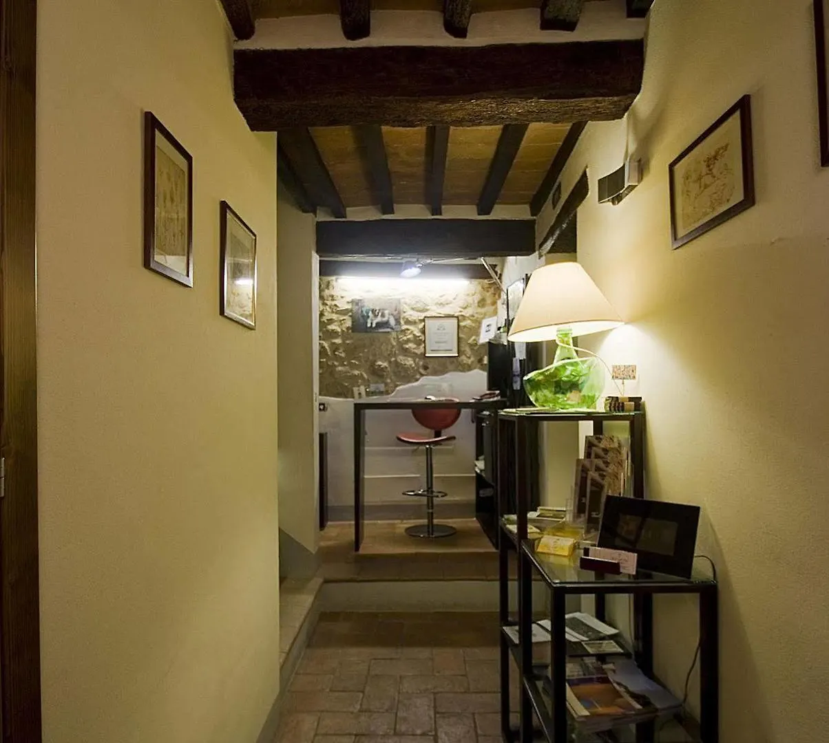 维可罗德洛斯特酒店 Montepulciano Stazione 3*,